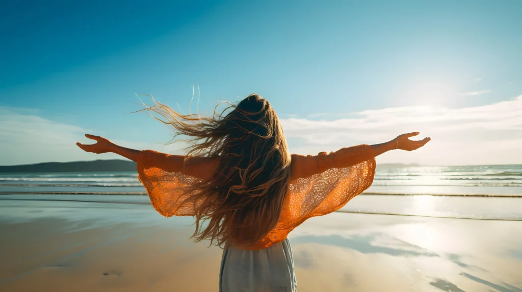 femme libre plage soleil.webp